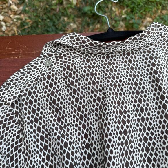 Talbots 100 % Silk Geometric Button-Down Shirt - Size 10 - Picture 7 of 7